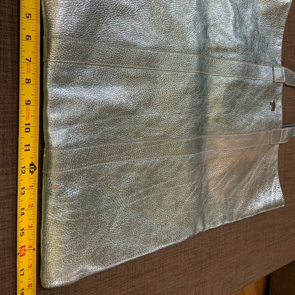 💕 BURBERRY metallic leather turquoise XL tote - Picture 3 of 6